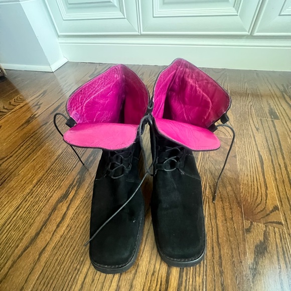 Andre Assous featherweight suede ankle boots SZ 9 made in Spain great condition. - Picture 7 of 8